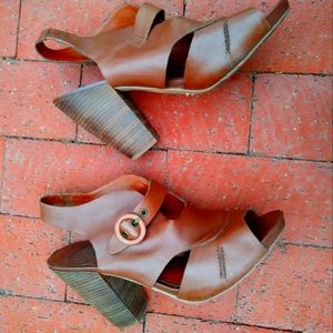 Lucky brand brown chunky heel sandals